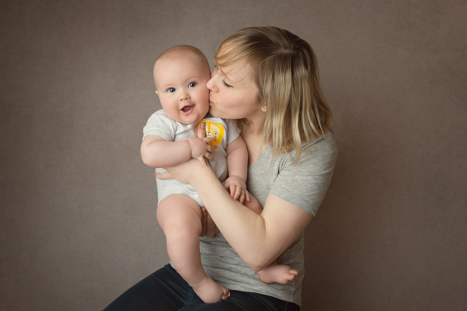 baby photography with mother by siobhan kelly photography