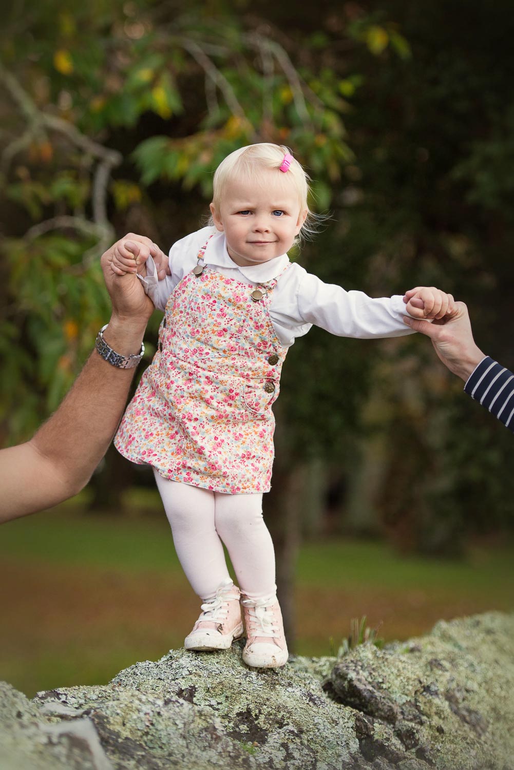 Auckland Family Photography 38 child climbing on wall by siobhan kelly photography