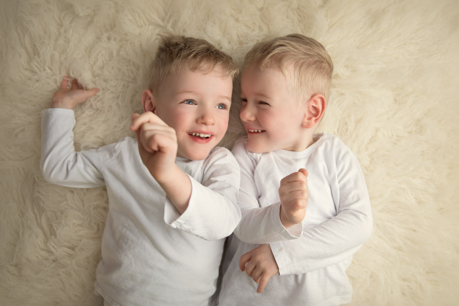 twin boys indoor sessions by siobhan kelly photography auckland photographer
