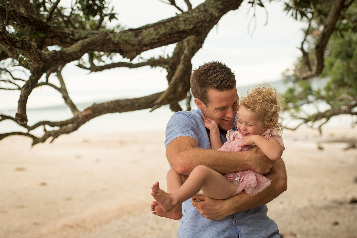 dad and child family portrait by auckland photographer siobhan kelly photography