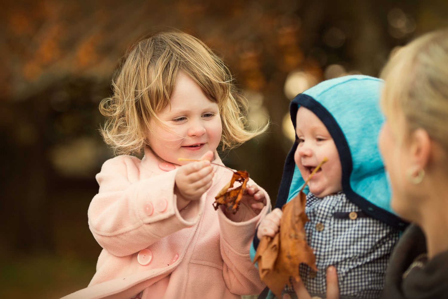 Auckland Family Photography 41 children playing together photography by siobhan kelly photography