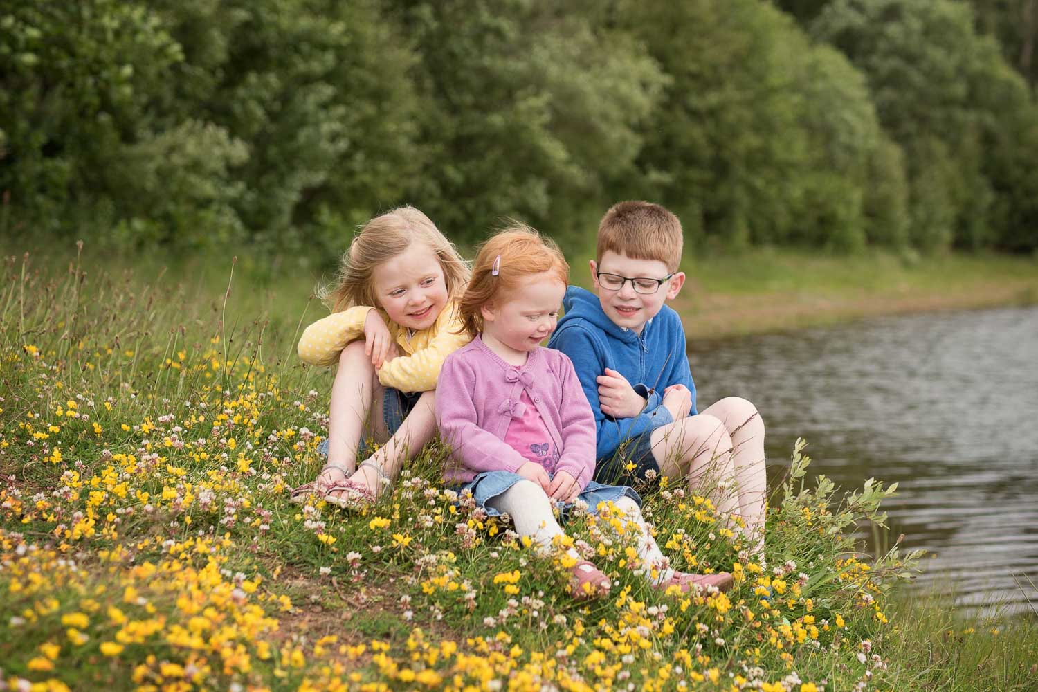 siblings by river photo by siobhan kelly photography