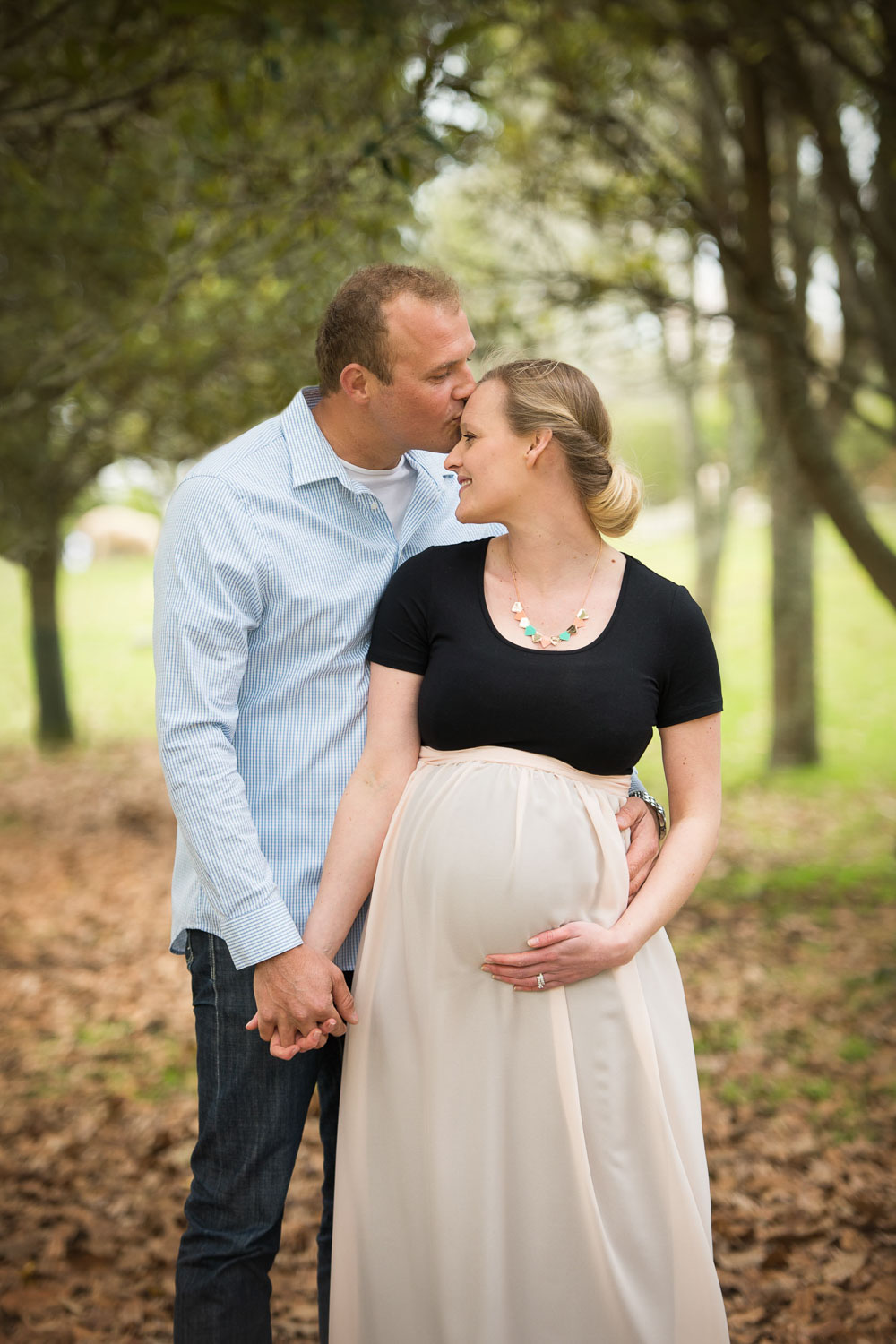 pregnant woman and partner by siobhan kelly photography