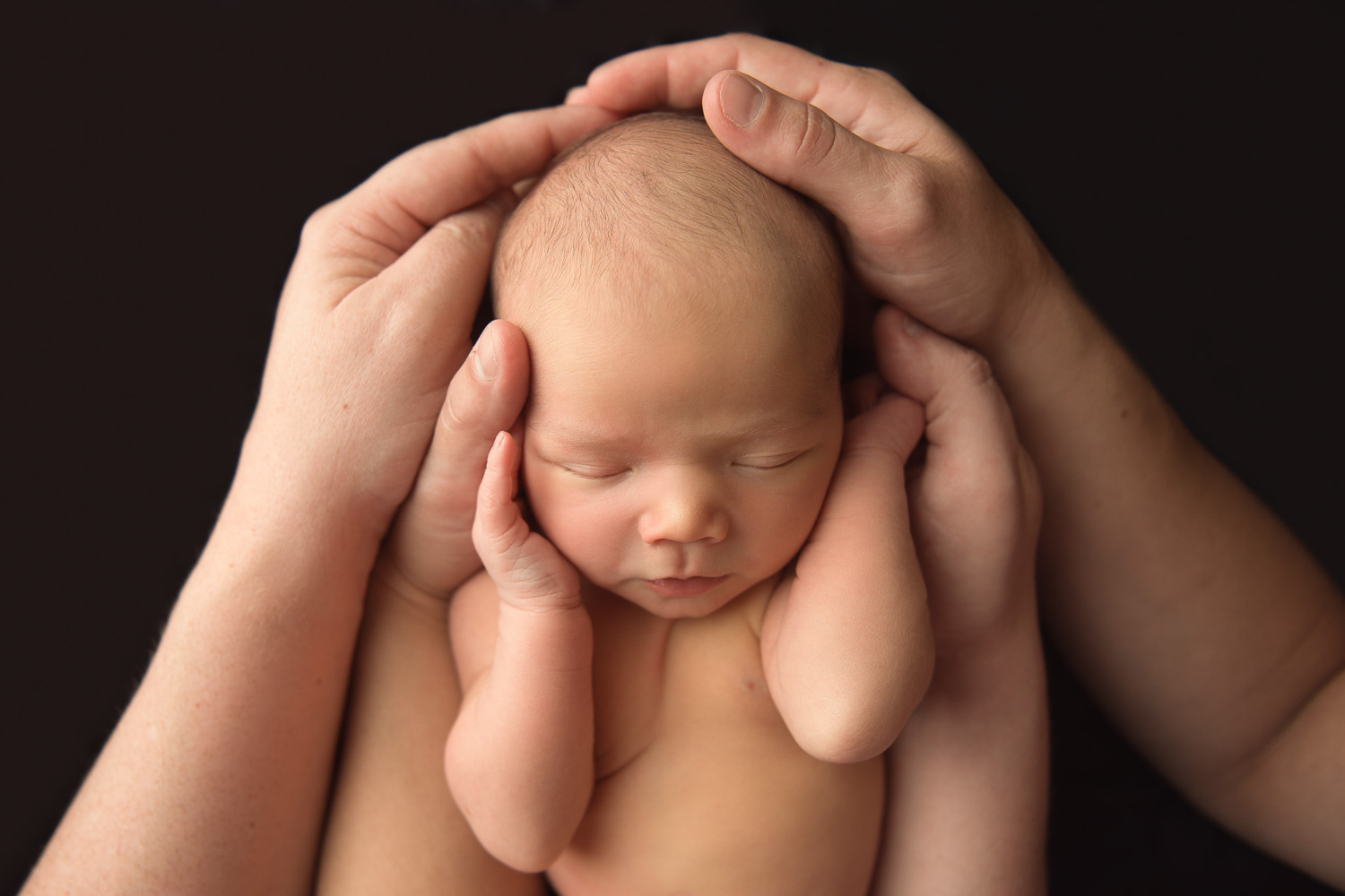 newborn baby in parents arms by siobhan kelly photography