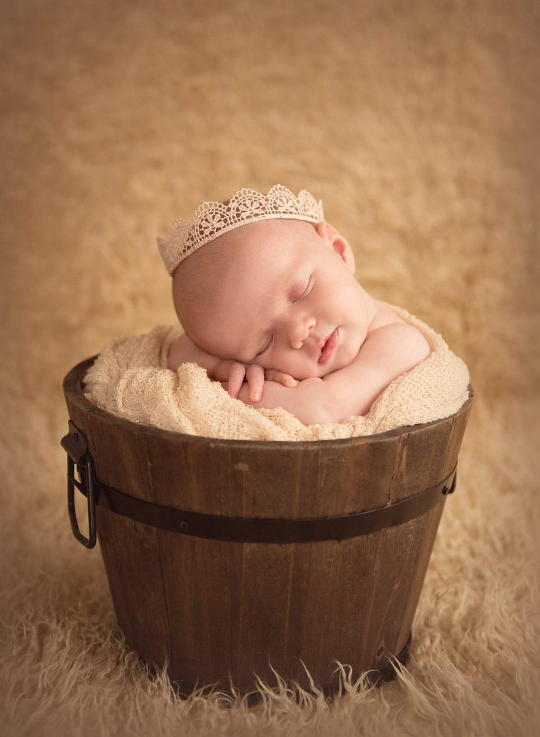 baby in bucket photo by siobhan kelly photography