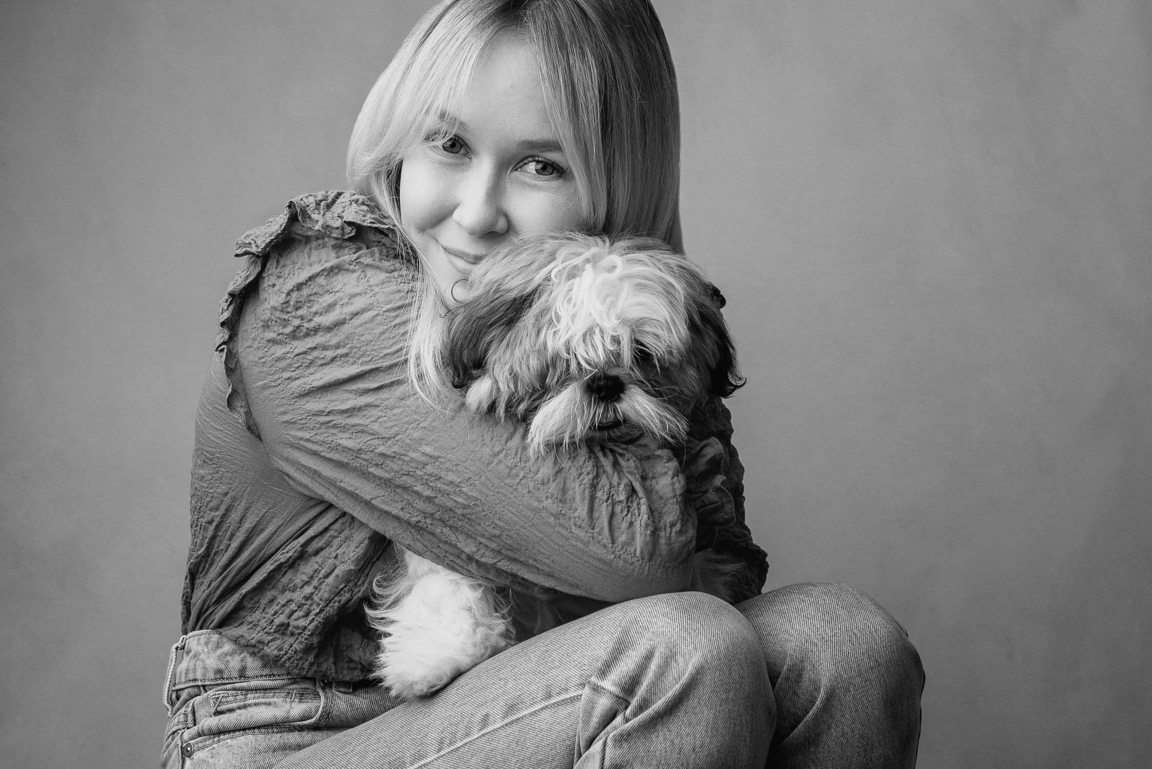 dog and mum by auckland dog photographer siobhan kelly photography