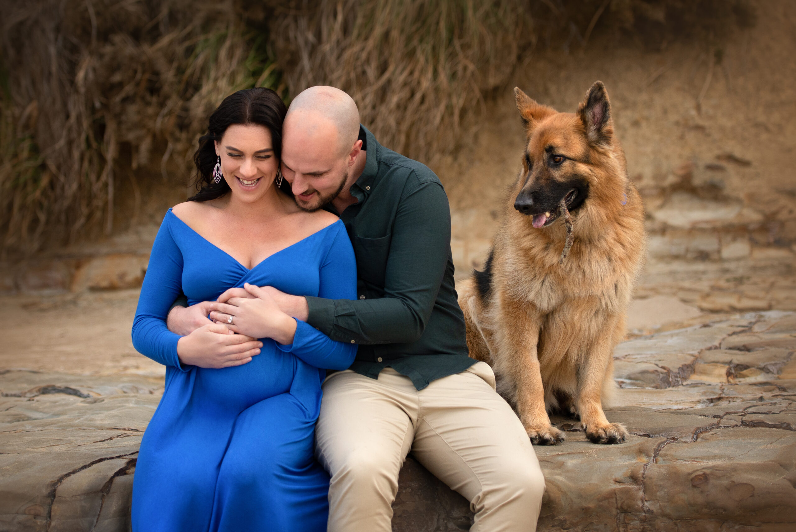 Pregnancy coouple and dog by pregnancy photographer siobhan kelly