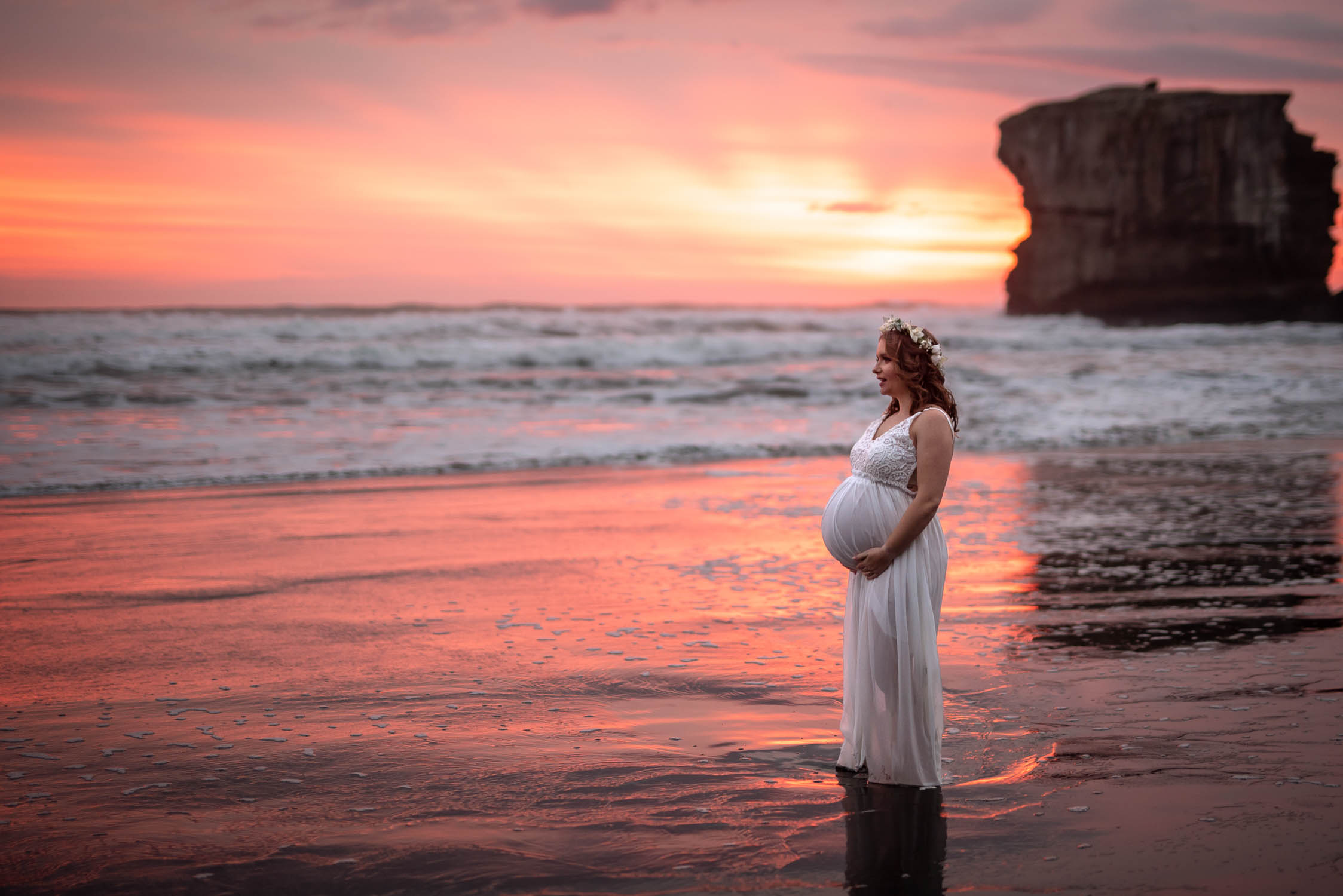 pregnant woman at beach by siobhan kelly photography