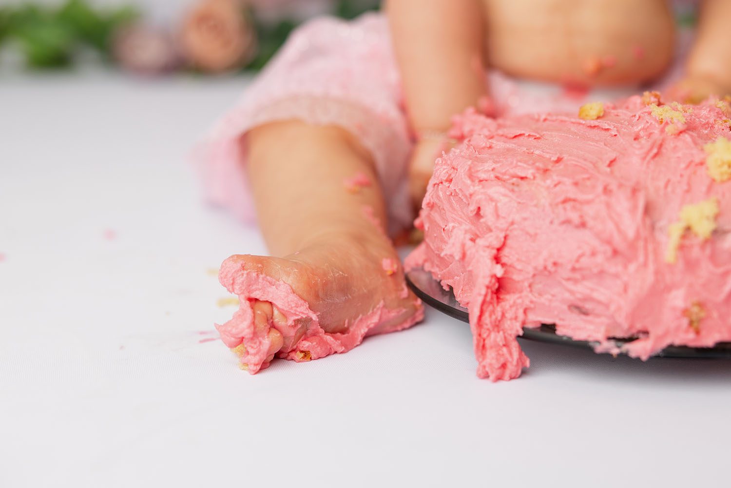 Auckland Cake Smash Photography 8 baby foot with icing