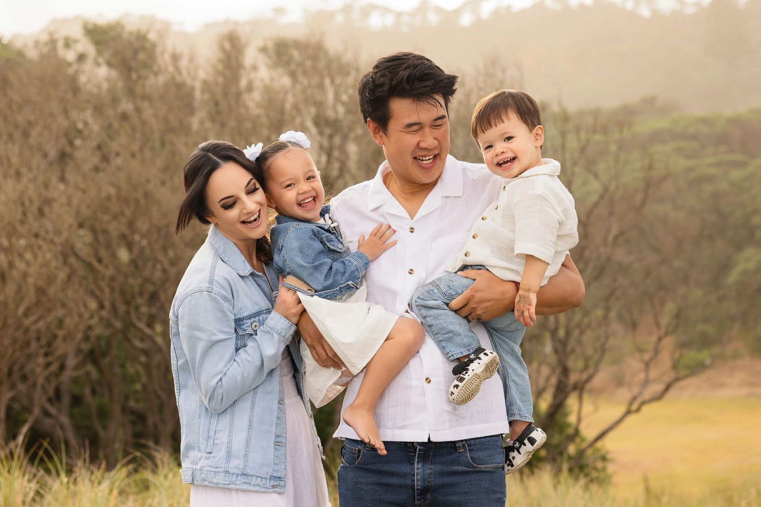 family at the beach by family photographer siobhan kelly photography