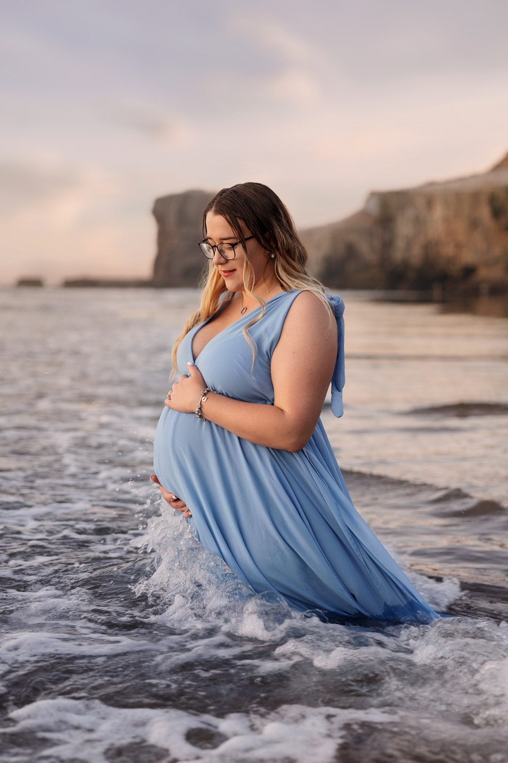Auckland Maternity Photography 13 pregnant woman in the ocean by pregnancy photographer siobhan kelly